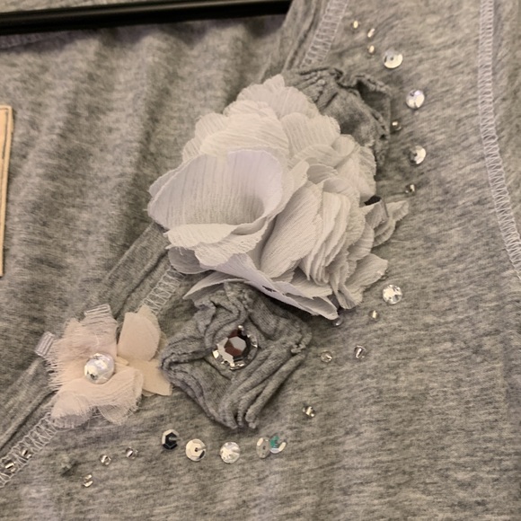 Hollister gray v neck t shirt - Picture 6 of 6